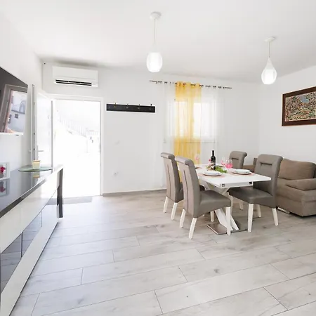 Vilma Apartment *